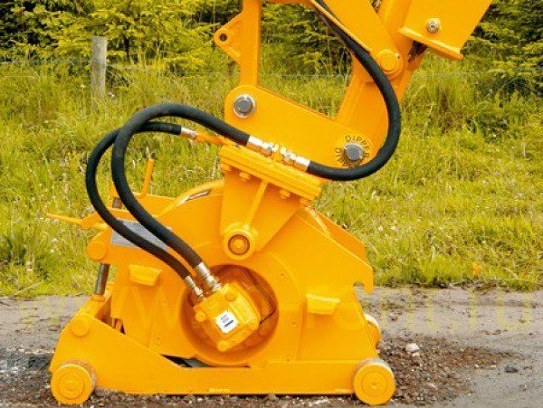 Дорожная фреза для асфальта на базе JCB 3CX