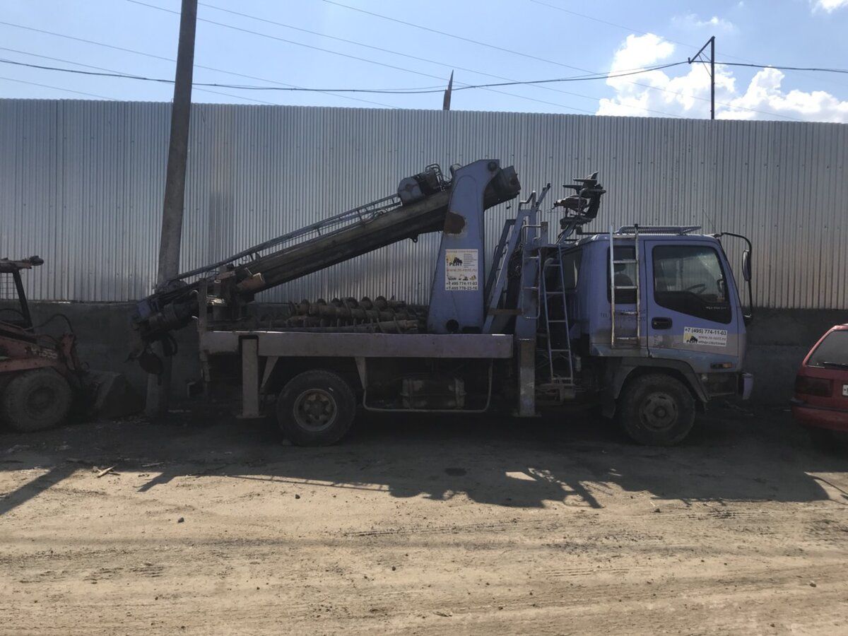 Ямобур Aichi D706 на базе Isuzu Forward
