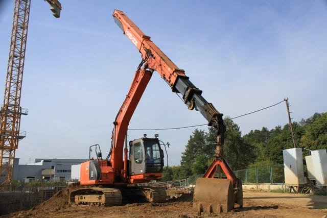 Гусеничный экскаватор c грейфером 22 метра Hitachi ZX225USRLC